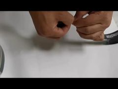 enveloppe à boucles et crochets découpée à l'emporte-pièce