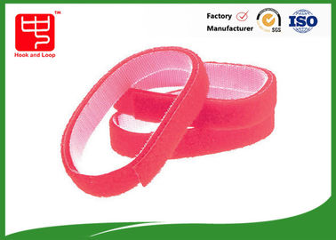 15 mm de ruban rouge double face, durable.