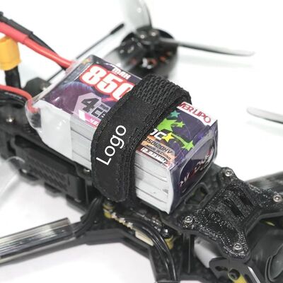 Des sangles à crochet et boucle réglables avec un support en silicone antidérapant pour un montage de batterie étroitement sécurisé et une protection électronique